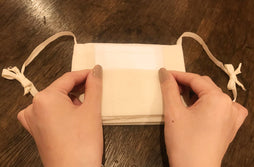 鼻枕とガーゼを重ねます