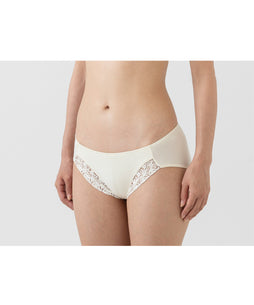 モデル身長160cm(ナチュラル・M着用)
