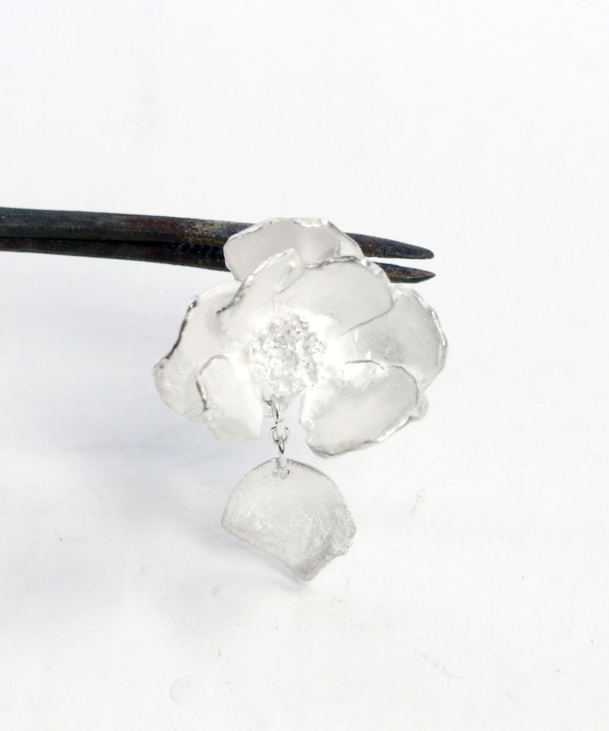 Fillyjonk 】シルバームーン｜ピアス 12分咲き – PRISTINE