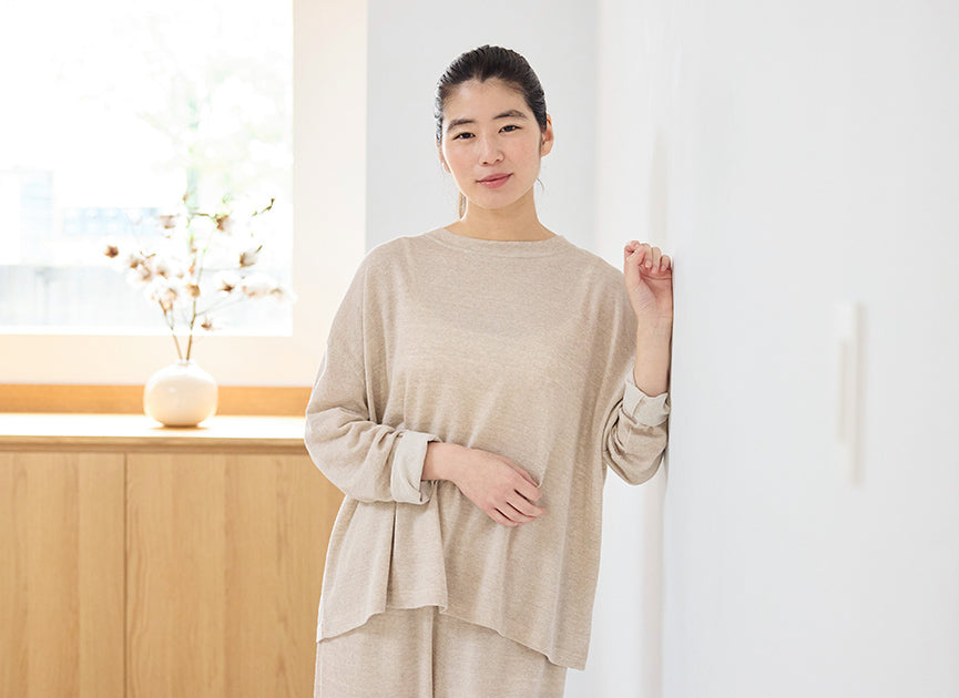 リネンのきれいなドレープが軽やかに揺れる