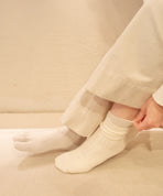 お手持ちの靴下の中に履いても、もたつきません。