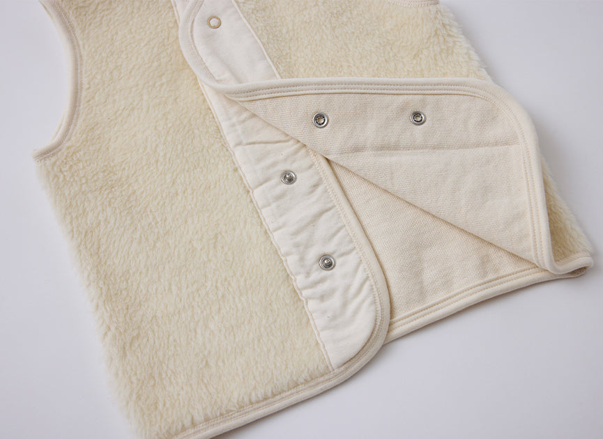 軽やかに、やさしく温めるフリースベスト