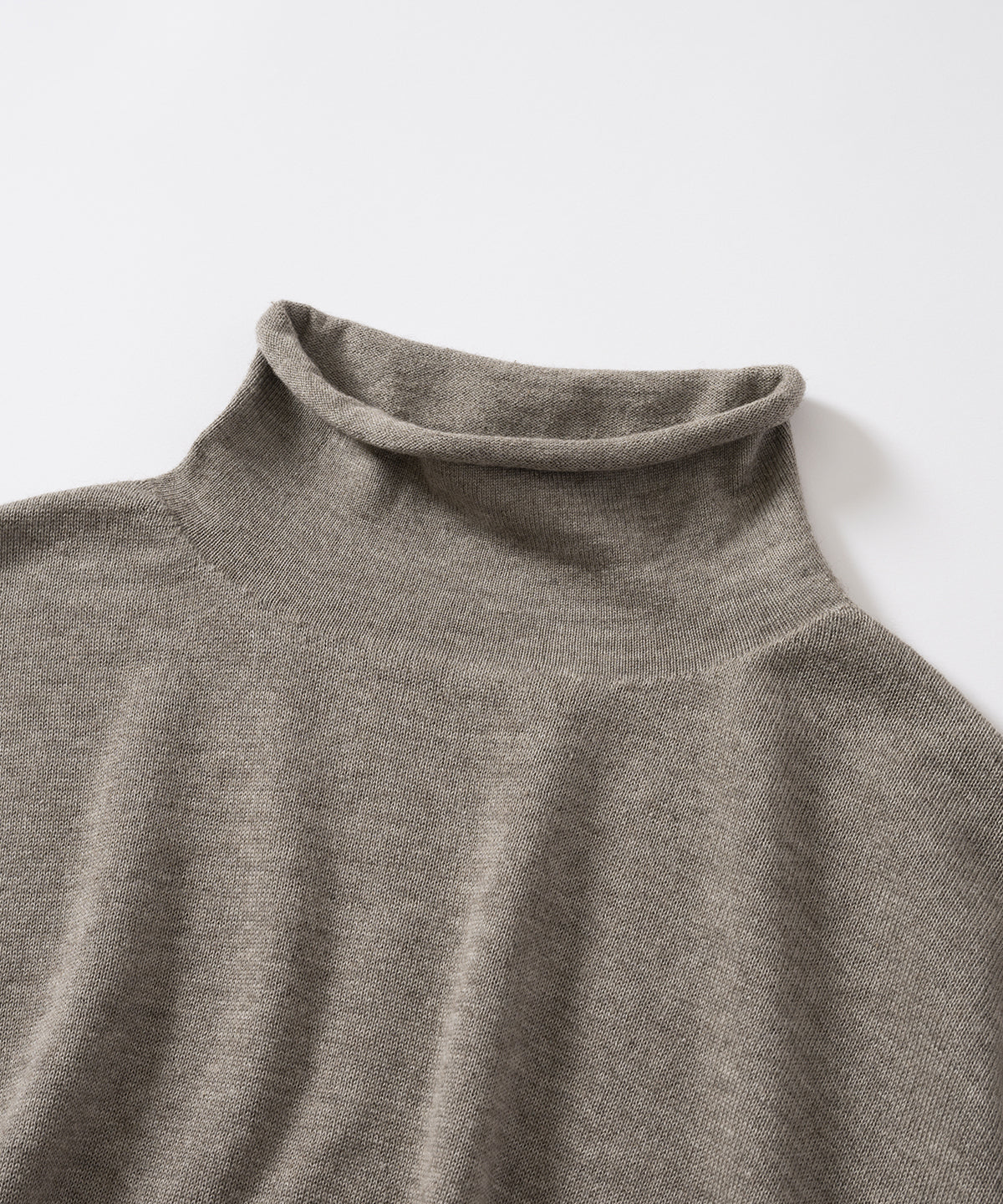 フォレストグレイニットタートルプルオーバー