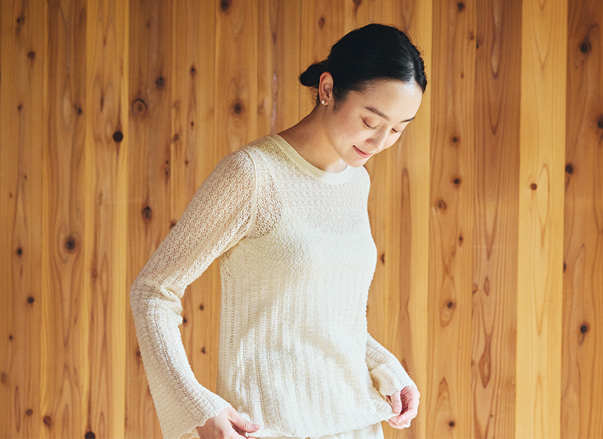 ホリデーシーズンのお出かけに、繊細で華やかなレーシーニット