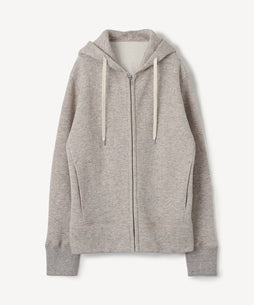 背面上部にネームタグが付きます。ファスナー、フード紐の先のチップの色が変わります。（２枚目の画像参照）