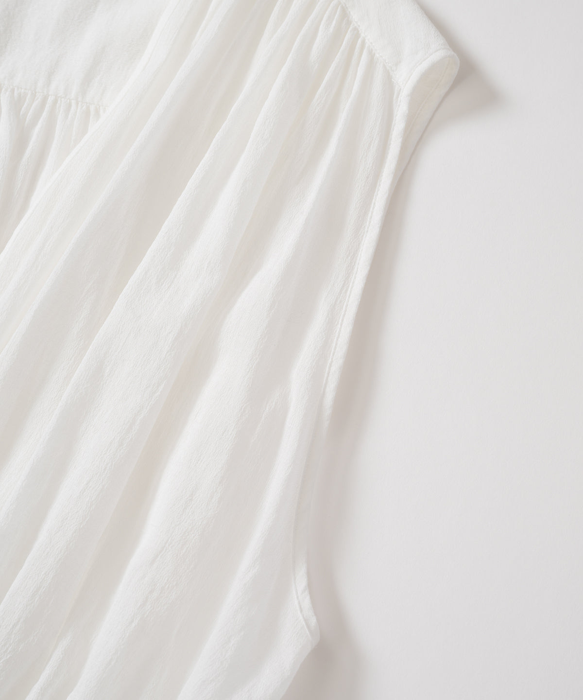 ちりめんギャザージレ