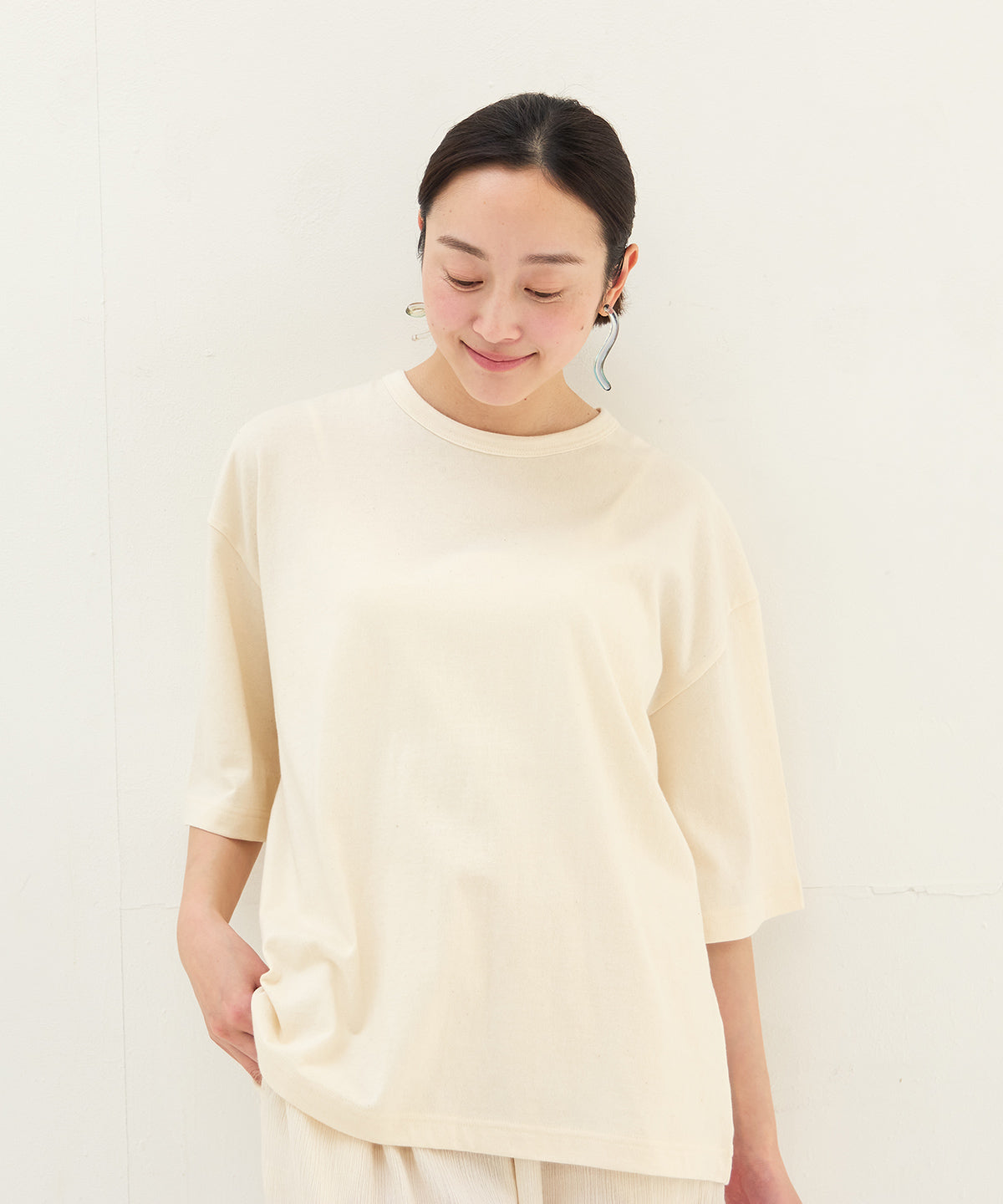 # モデル身長163cm　ナチュラル（斜行天竺）着用