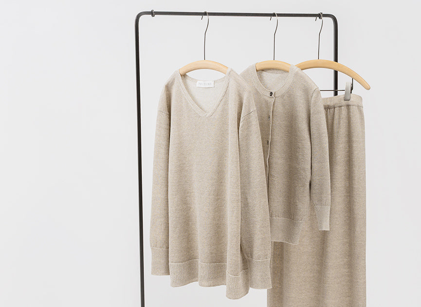 セットアップで楽しみたい軽やかニットコーデ