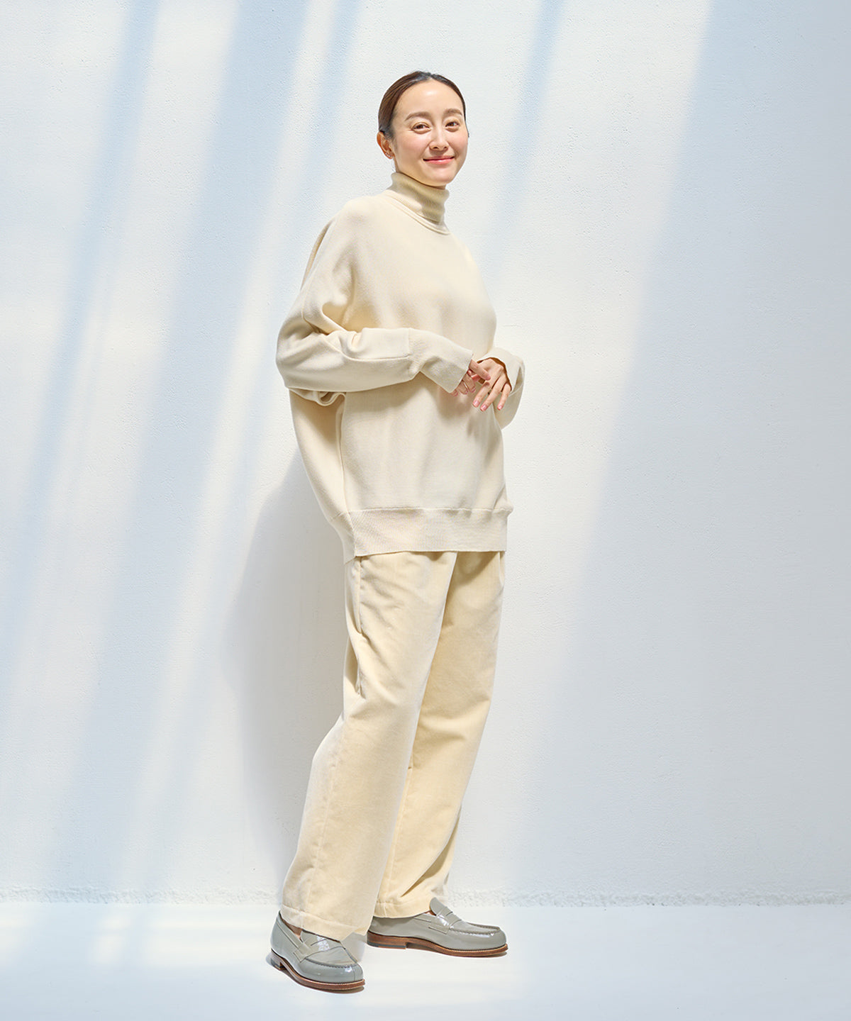 モデル身長163cm カステラニットナチュラル