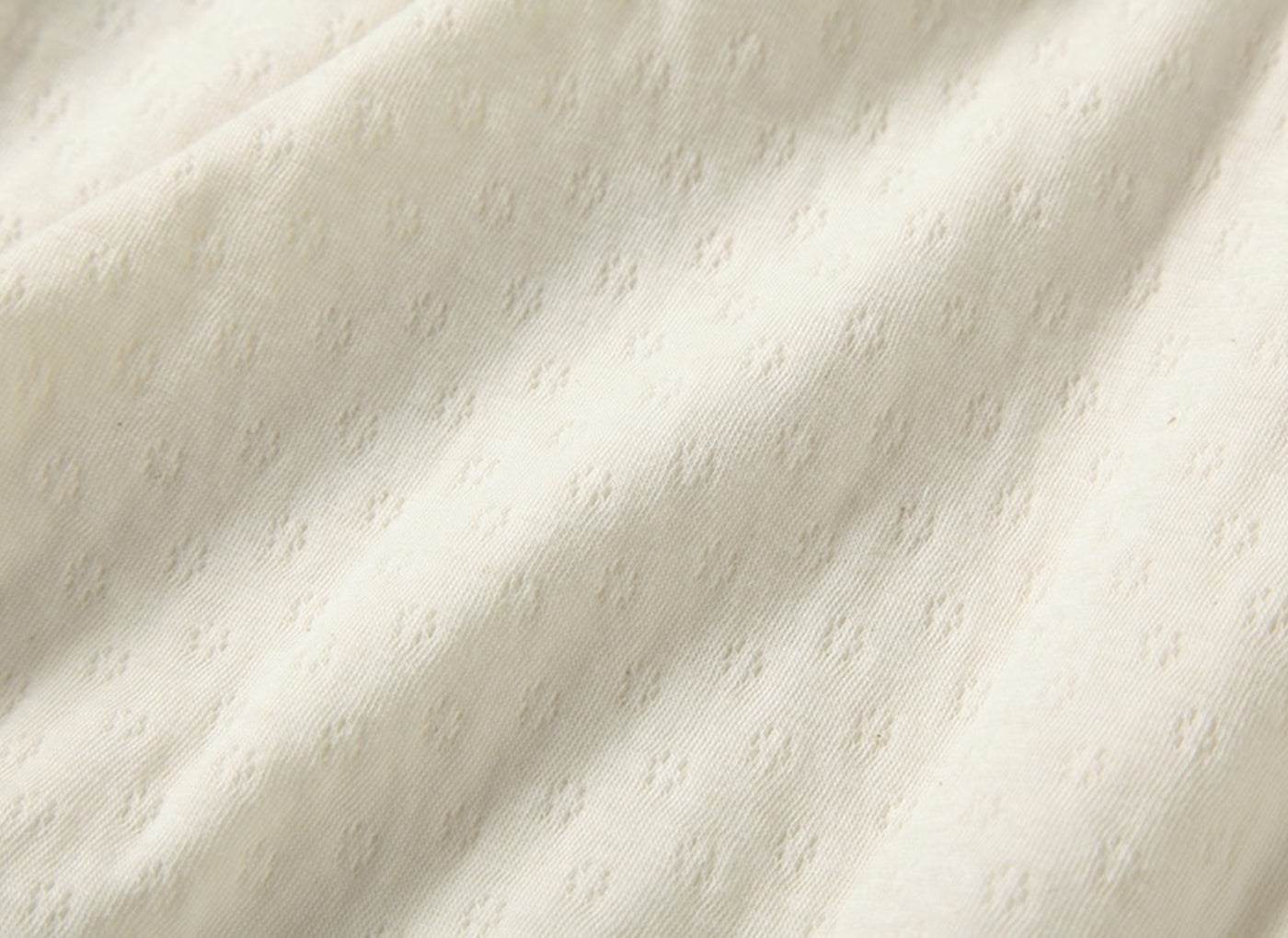 空気を含んであたたかい「エアニット素材」