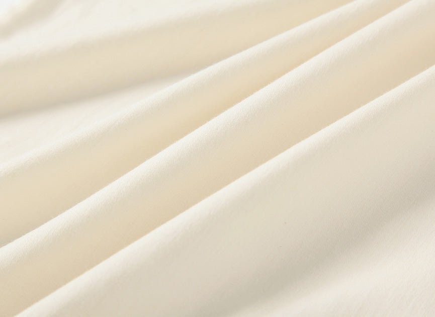 光沢感ある上品さがありつつも、とろっとした肌触り