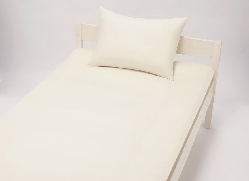 なめらかなサテン生地のシーツ