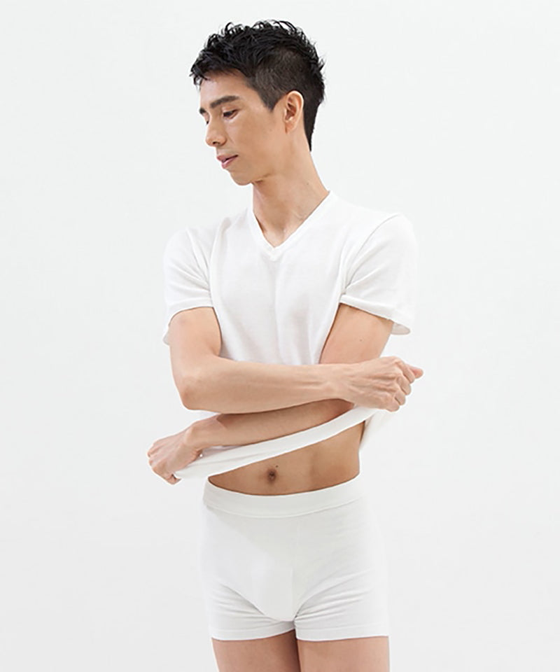 縫い目のない立体編み　薄手半袖Vネックシャツ