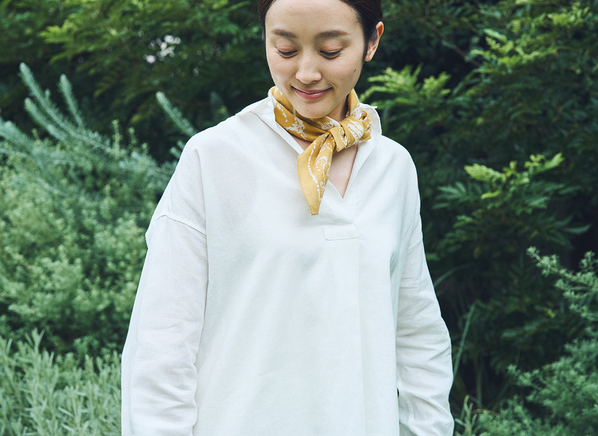 日差しの強い季節も着られる長袖シャツ